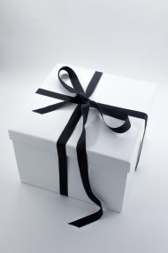 Beyaz Hediye Kutusu