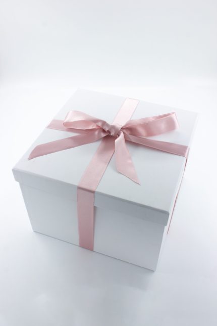 Beyaz Hediye Kutusu - Pembe Saten Kurdele