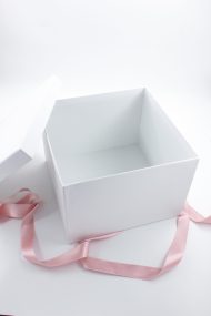 Beyaz Hediye Kutusu - Pembe Saten Kurdele - Görsel 3